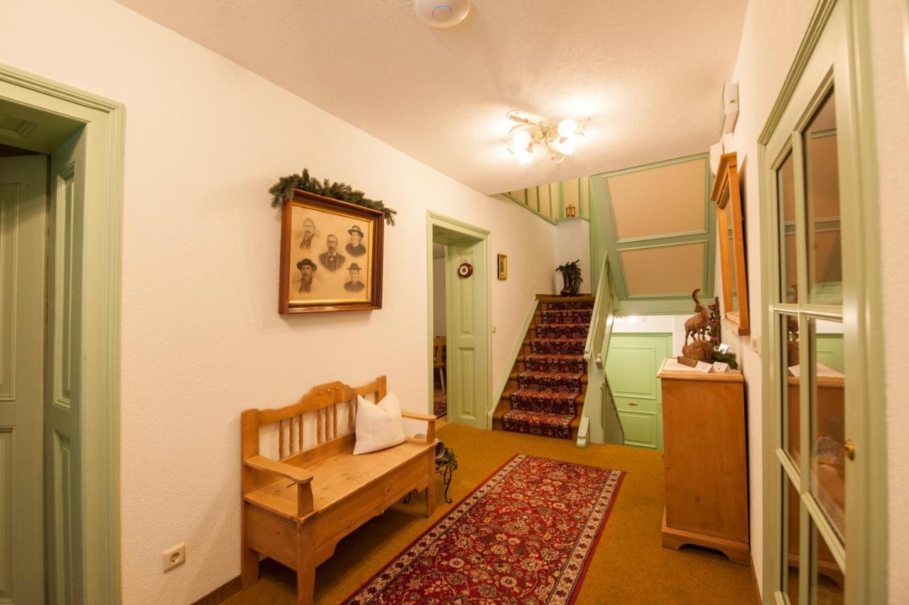 Ferienwohnungen Kroll - Appartements Viktoria Und Landhaus Maria Mayrhofen Exterior photo