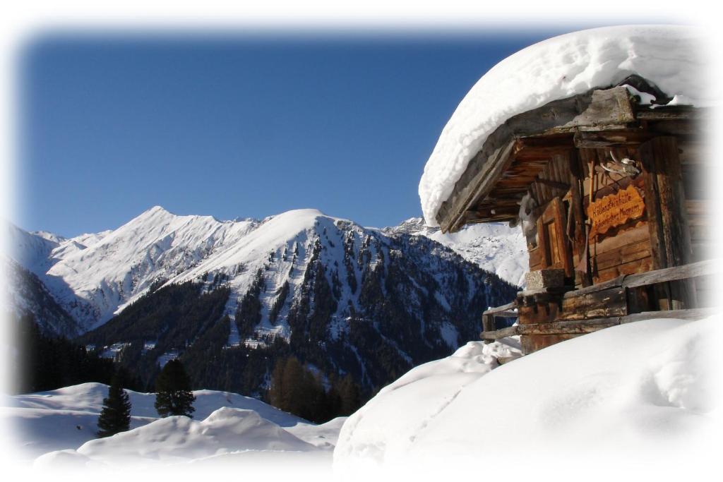 Ferienwohnungen Kroll - Appartements Viktoria Und Landhaus Maria Mayrhofen Room photo